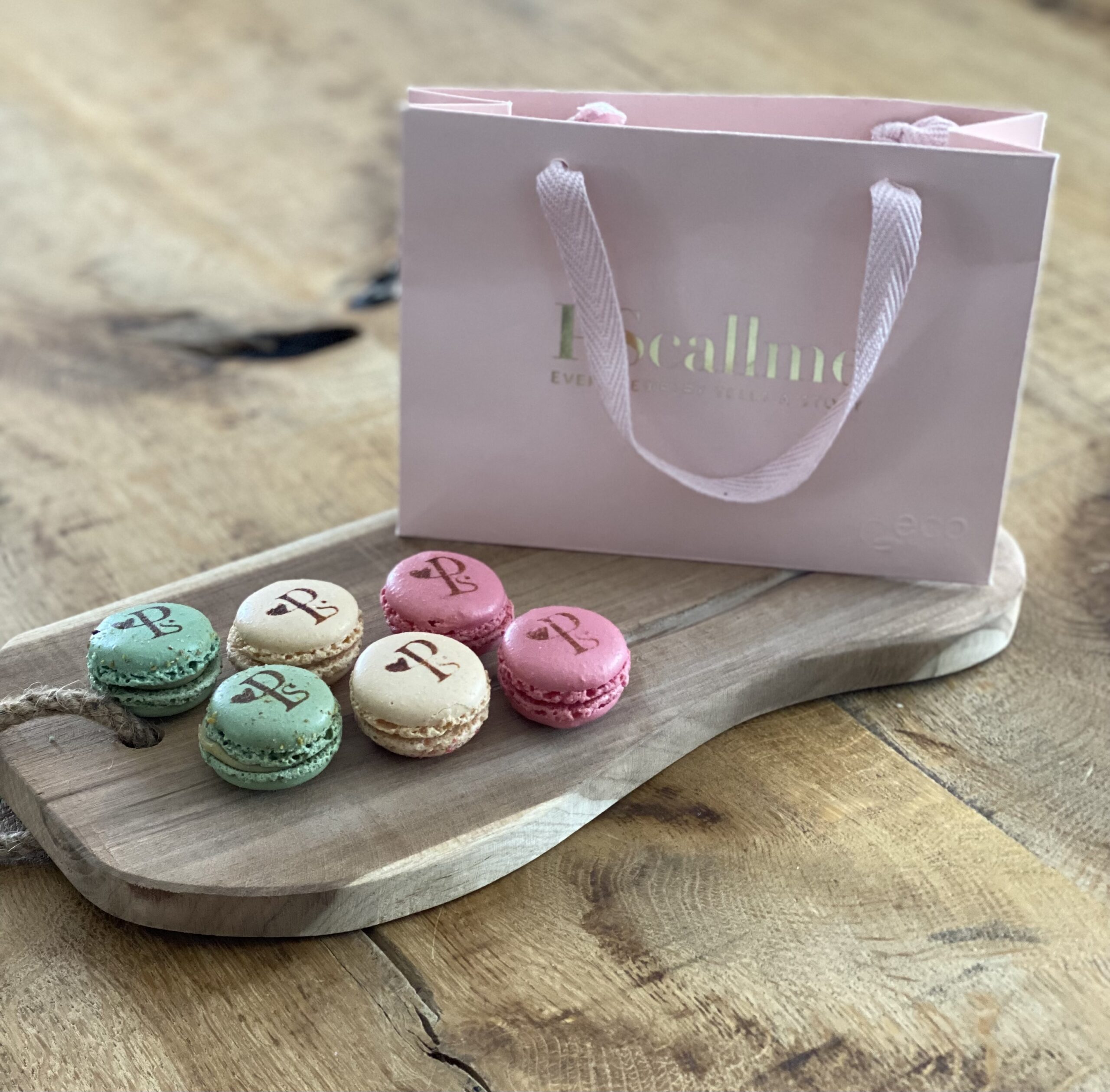 Gift Four - Macarons PScallme